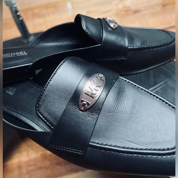 MK beautiful black flats/ loafers. Brand new!! Size 8 - Picture 3 of 7